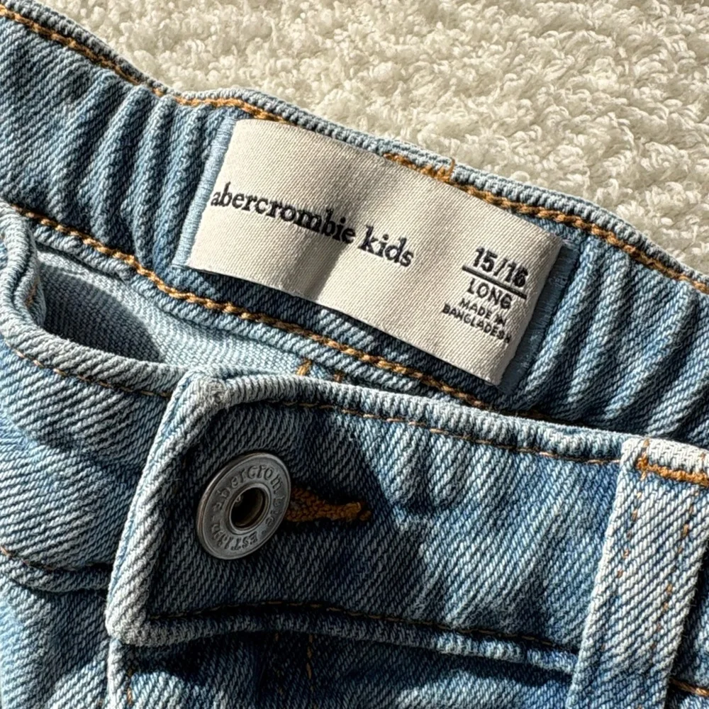 Abercrombie Kids Light Wash Denim Cargo Jeans Wide Leg - Size 15/16 Long